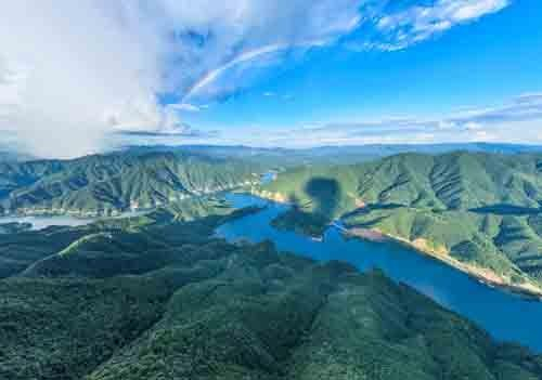 江华瑶族自治县涔天河国家湿地公园，青山碧水，景色如画。 蒋克青 摄
