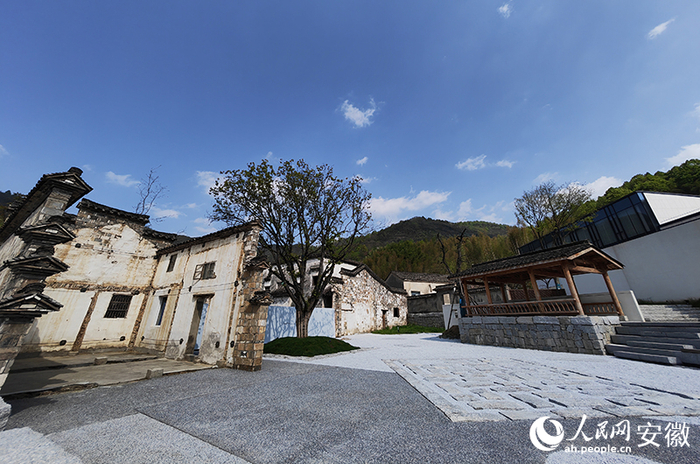 古建筑与新建筑相融合，打造出新景观。人民网 王锐摄