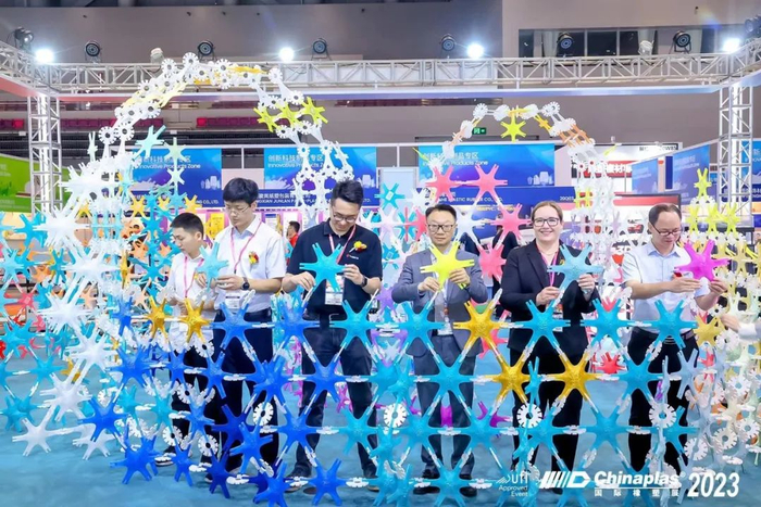 △橡塑行业众创艺术装置 - “可持续共鸣体”。