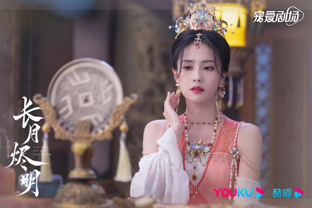 对白鹿而言，《长月烬明》最大的挑战就是一人分饰三角。  剧方供图