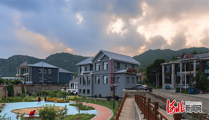 环境整洁的温泉村。 河北日报通讯员 王利斌摄