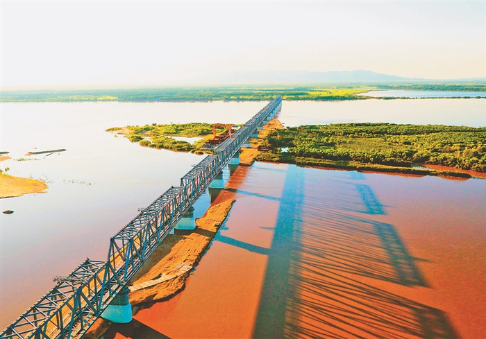 同江中俄跨江铁路大桥。