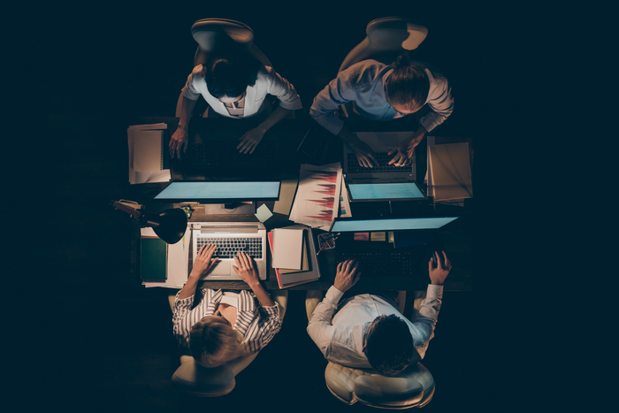 因为加班与公司闹不愉快 图源：图虫创意