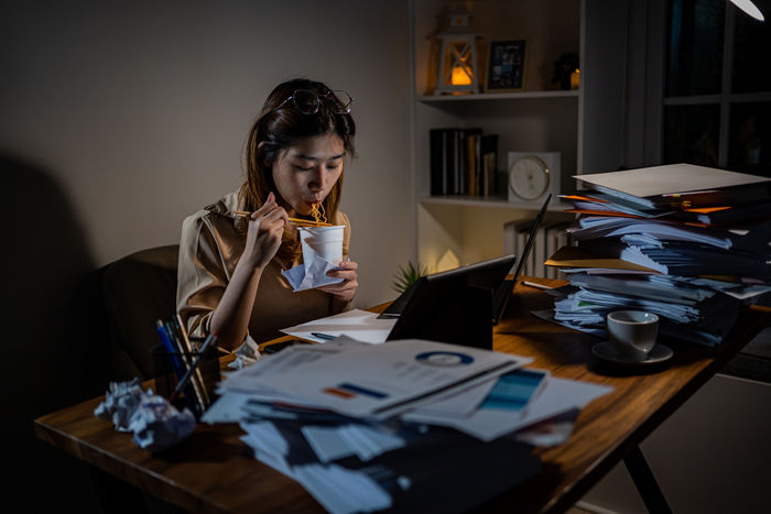 有意识无意识开始加班 图源：图虫创意