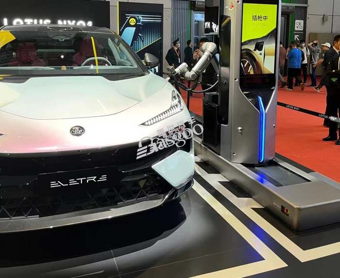 路特斯闪充机器人 图片来源：盖世汽车