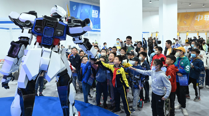 学子们参与系列科技创客活动 主办方供图