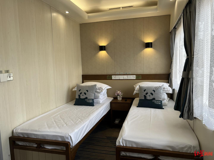 ▲“熊猫专列”列车内部 资料图