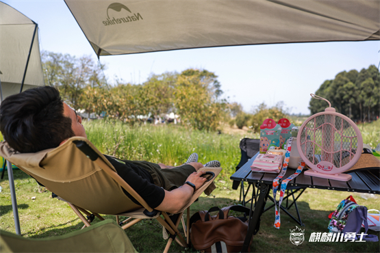 　　彩虹乖乖电蚊拍，让你安心午睡