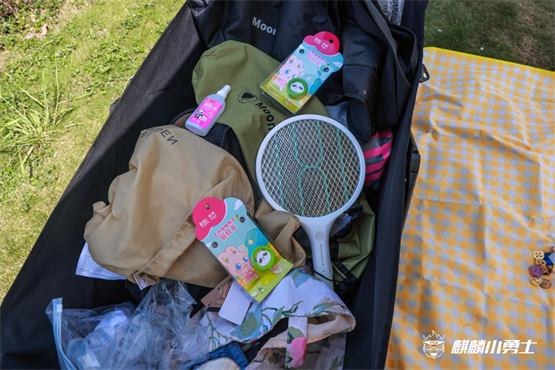 　　露营车上的，彩虹乖乖是必备产品