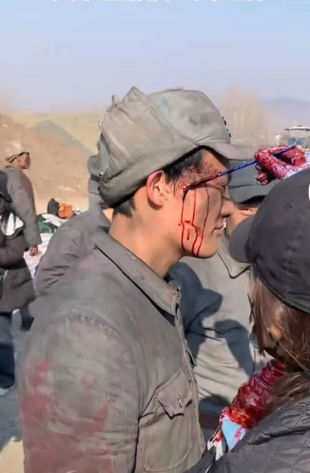  大学生群演化妆被涂上“人工血迹” 图/视频截图