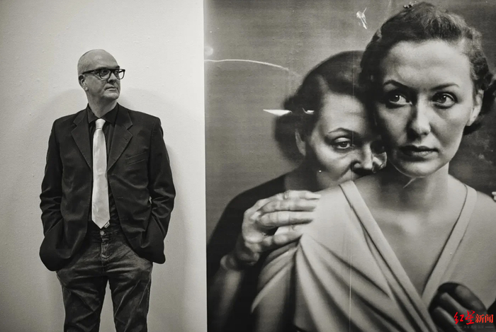 ↑鲍里斯和他的获奖“照片”（左为鲍里斯）