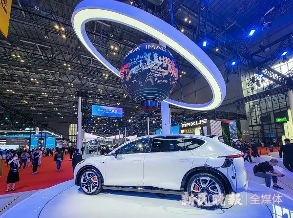 图说：上汽智己展台带来智己LS7