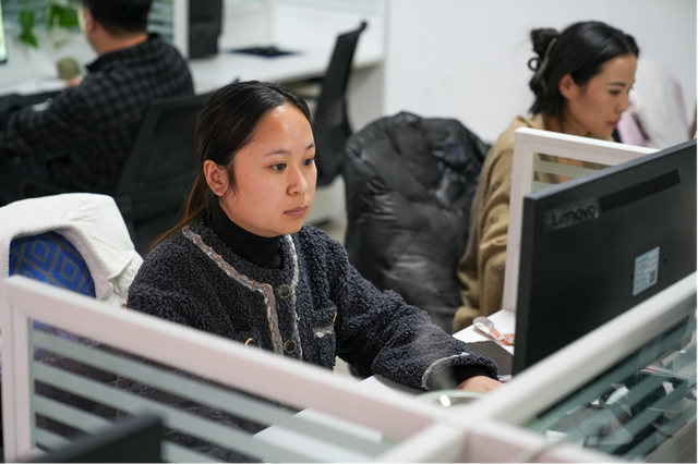 工作中的李阿倩。本人供图