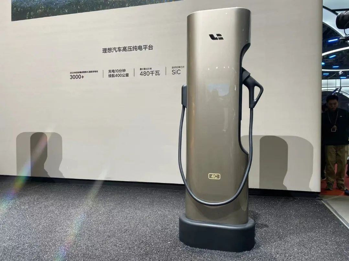 ▲ 理想汽车展台的4C倍率充电桩。图 / 李馨婷 摄