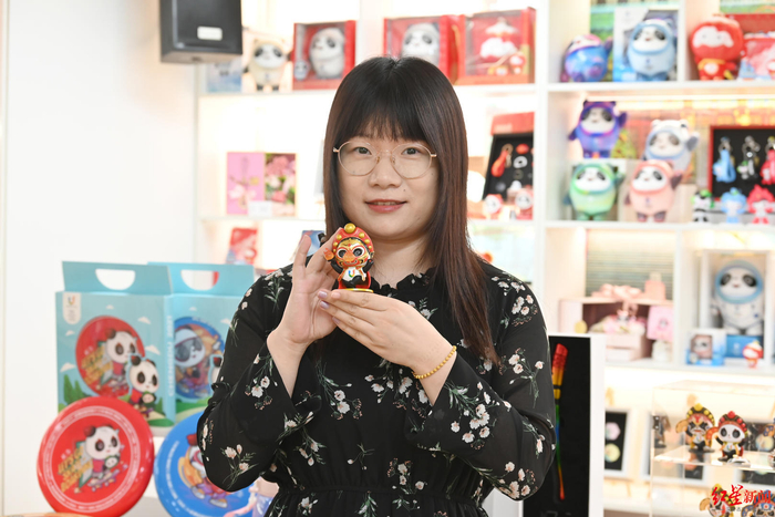 ▲元隆雅图文创设计师、成都大运会“蓉宝”周边产品设计团队组长 藏小珂