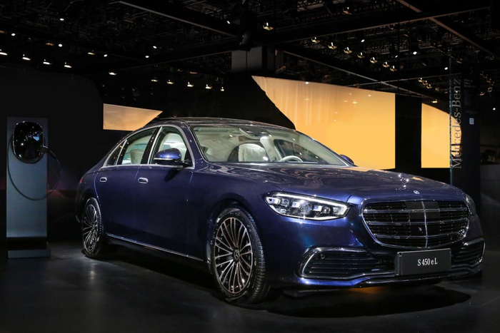 图为梅赛德斯-奔驰S 450 e L插电式混合动力轿车