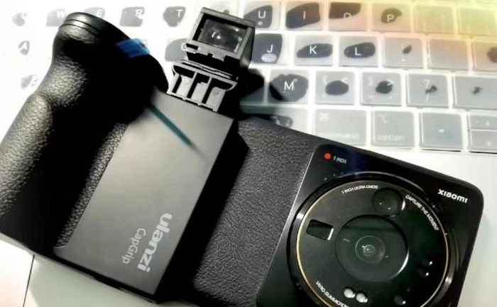 我的“魔改”版小米12SU 图源：品玩lzh摄