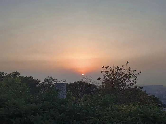▲最近，顾山去爬山，在山上看到了美丽的日落。图 / 受访者提供