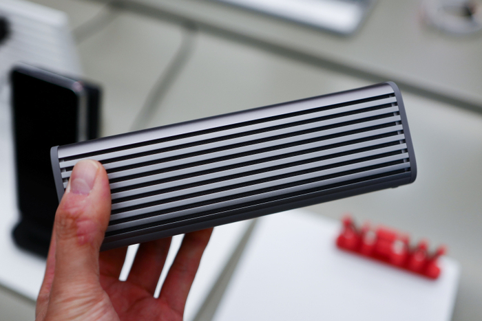 Xiaomi Sound Move便携智能音箱 图源：品玩lzh摄