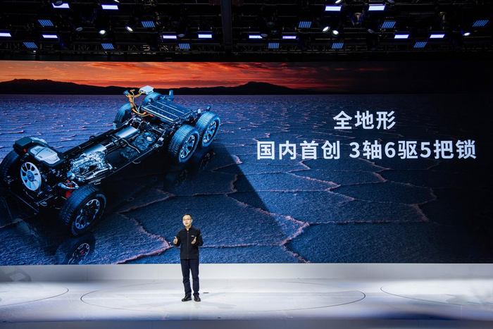 中国首个6X6超级越野平台。 长城炮供图 华龙网发