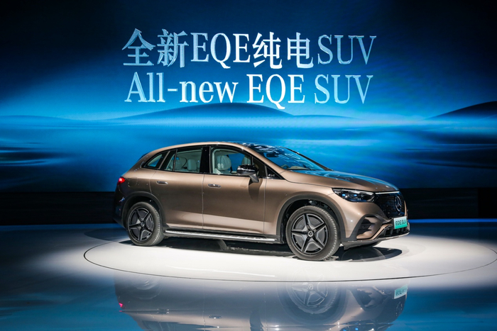 图为全新EQE纯电SUV