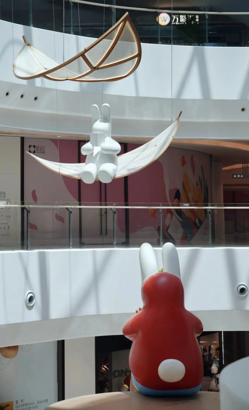 以国际艺术大师为华发中城商都设计的IP形象“UTU”为灵感，