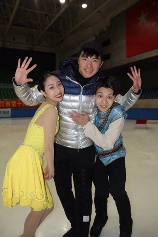 ↑陈溪梓/邢珈宁和教练郑汛