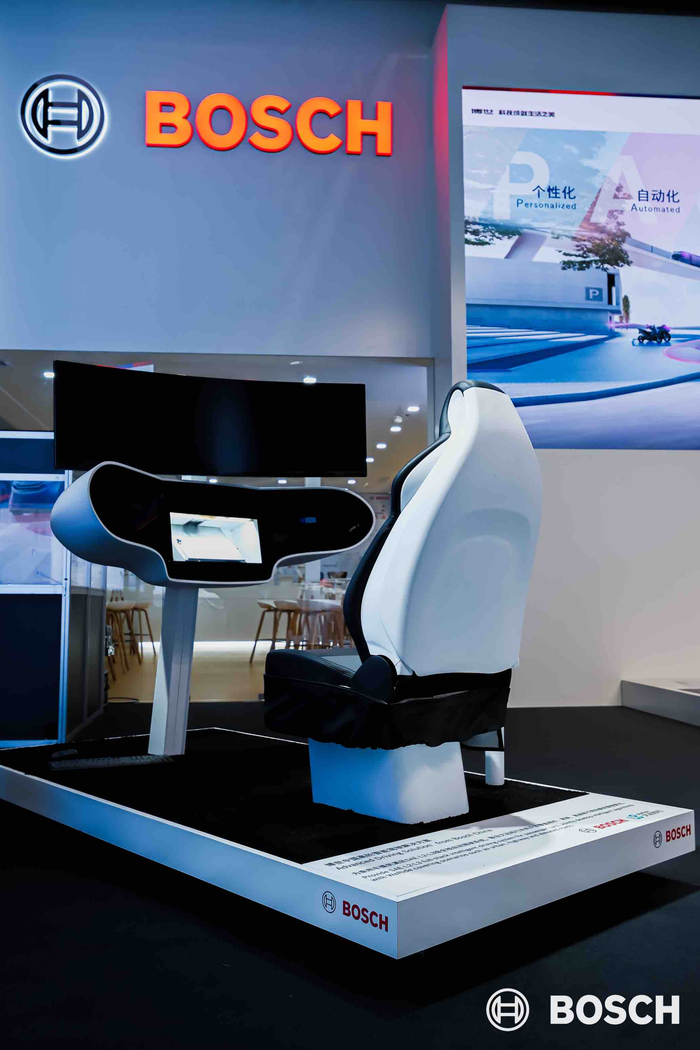 文远知行与博世中国共同打造的高阶智能驾驶解决方案展台