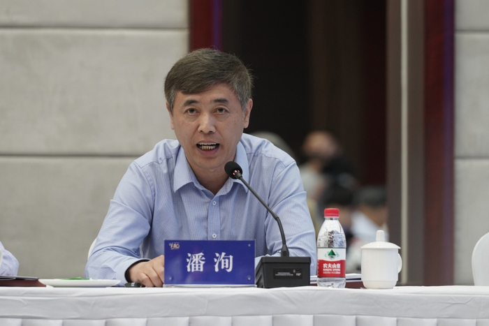 西南大学党委副书记、卢作孚研究中心主任潘洵。  通讯员 秦廷富 摄