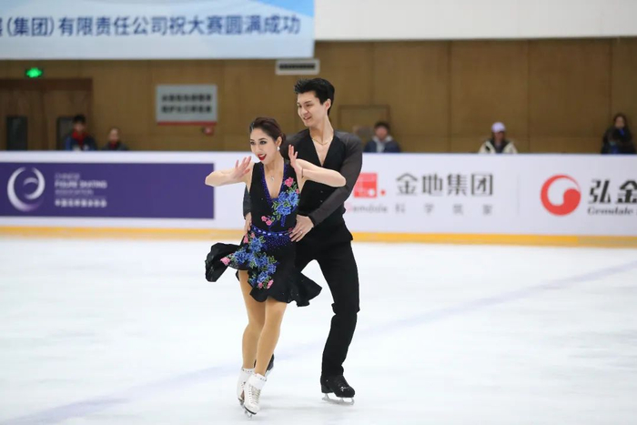 ↑陈溪梓/邢珈宁在2022/23赛季全国冠军赛中