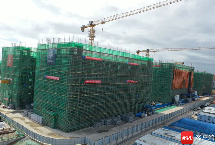 　　图为陵水中学高中部建设现场。陵水融媒体中心供图