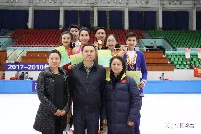 ↑2017-2018赛季全国花样滑冰大奖赛，陈溪梓/邢珈宁获得冰舞青年组季军