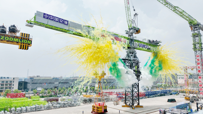 ▲全球最大塔机R20000-720