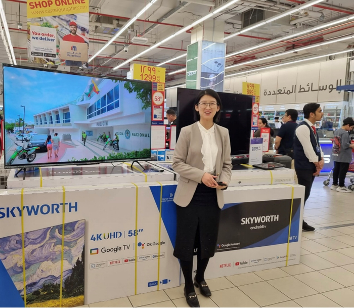 创维海外营销人员在调研卡塔尔市场 图片来源：受访企业供图