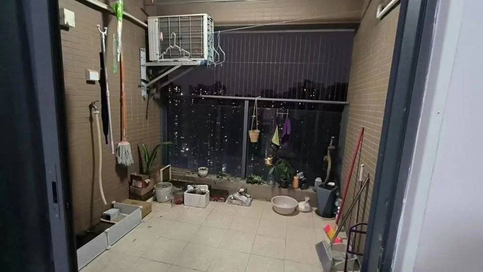 零零刚搬进去的房子有空间开阔的大阳台。图/零零