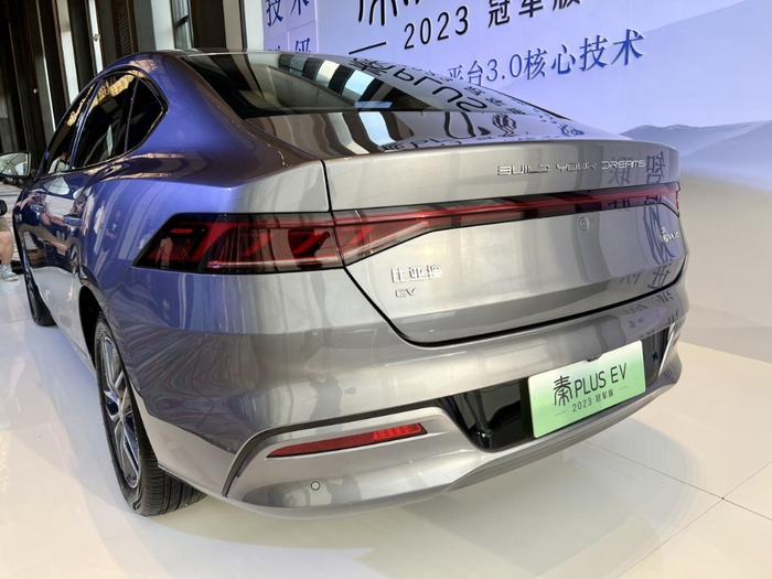 秦PLUS DM-i 2023冠军版车尾设计。 华龙网-新重庆客户端 张世钊 摄