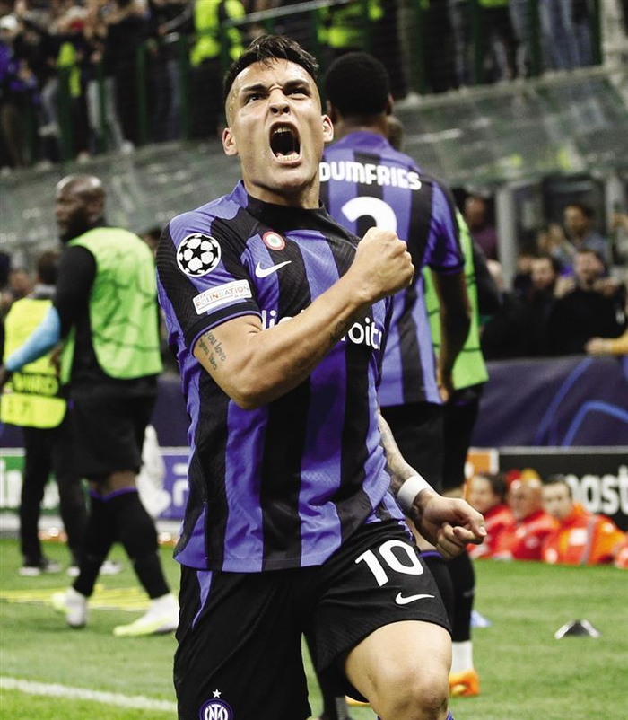     国米队员劳塔罗庆祝进球 新华社照片