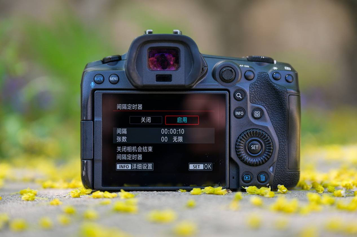 拍摄流星雨需要使用间隔曝光功能，佳能微单内置间隔定时器，拍摄更轻松