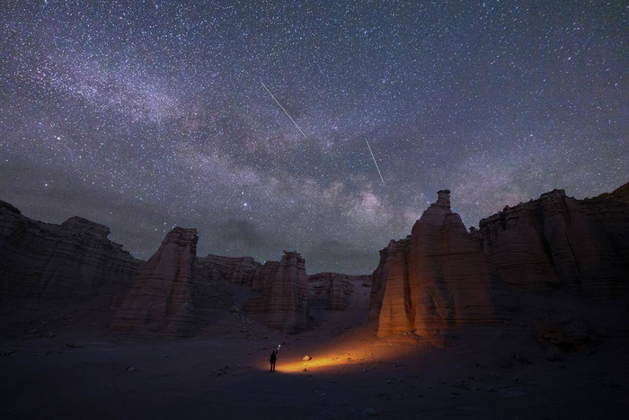 拍摄流星雨尽量选择广角镜头，更容易拍到流星（摄影师：王永辉）