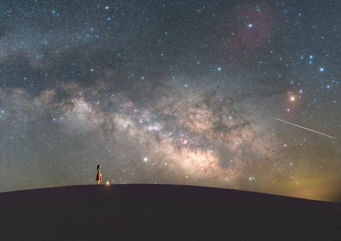 使用高感光度拍摄，相对缩短曝光时间，可以拍到更明亮的流星（摄影师：拂晓718）