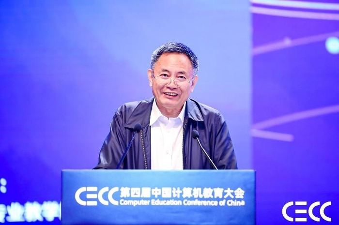 大会指导委员会共同主席、中国工程院院士张尧学教授致辞