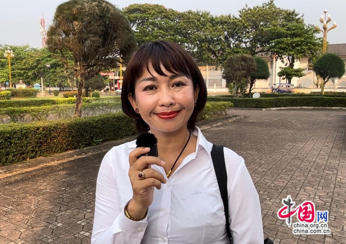 　　老挝导游金阳接受中国网记者采访。中国网记者 唐佳蕾/摄