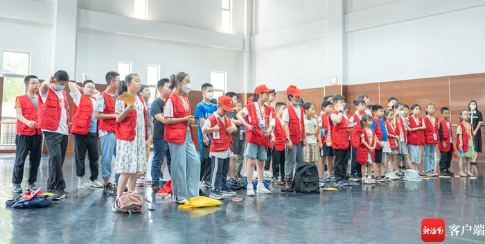 　　南国小记者走进海南省歌舞剧院，探秘舞剧《李白》台前幕后。记者 李昊 摄