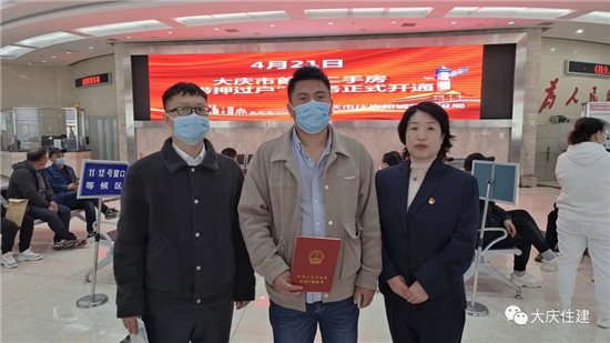 　　王先生成功办理了“带押过户”业务