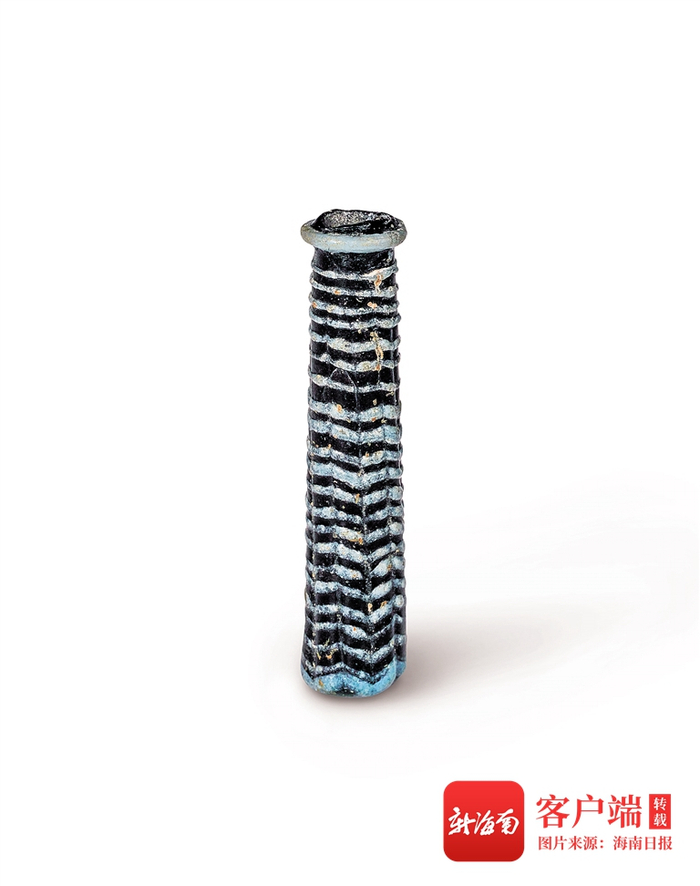 　　公元前6世纪至前4世纪伊朗阿契美尼德王朝的筒形瓶（化妆小瓶）。海南省博物馆供图