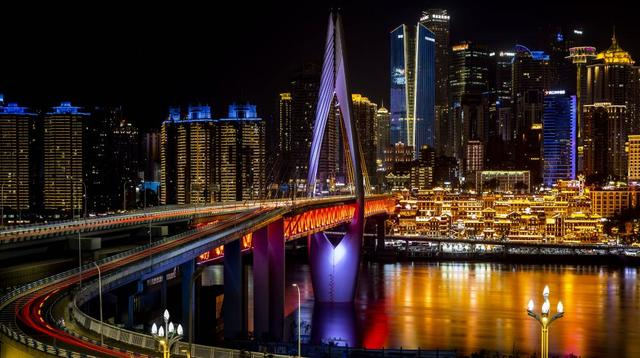 ▲山城夜景。新华社图