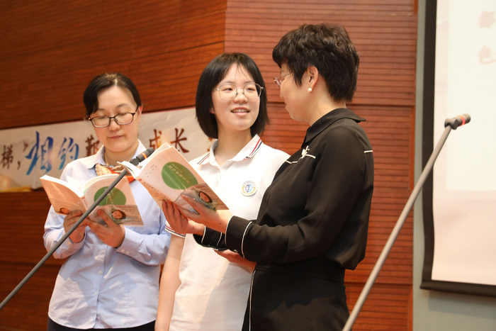 鄞州高级中学开展家校共读活动。学校供图