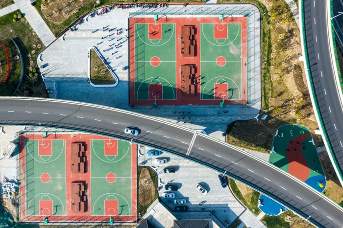 这是江苏省淮安市国联西坝体育公园。（2021年3月17日，无人机拍摄）新华社记者 李博 摄