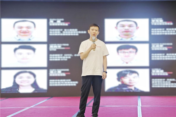 图：酷派中国区总裁陈志辉致辞