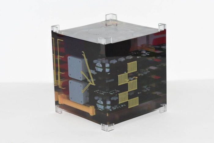 南京理工大学微纳卫星设计与整体制造中心制作的3D打印小卫星模型。校方供图